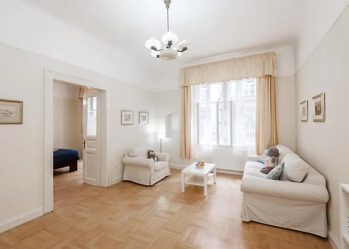Historic Centre-Spacious Apartment
